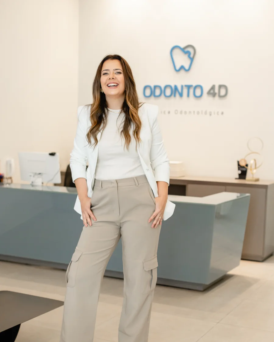 Dra. Bruna Araújo Duarte na clínica Odonto 4D